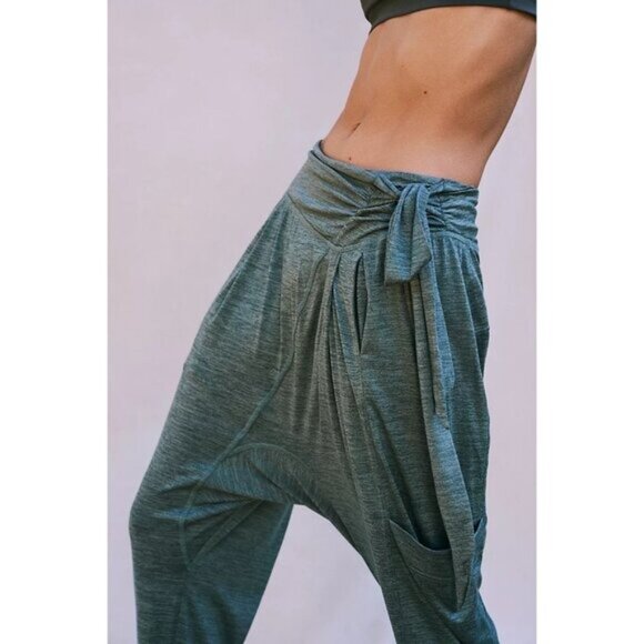 FP Movement Size Medium The Right Path Pants in Frosted Pine Green - Picture 1 of 9